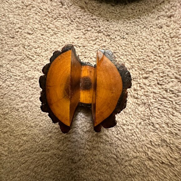 Handcrafted vintage solid walnut carved wood letter / napkin holder - Picture 4 of 5